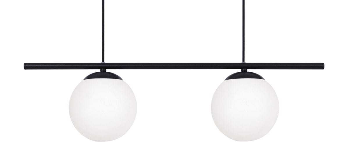 Lampa wisząca Arton 2-punktowa z czarnym metalowym stelażem i dwoma okrągłymi, białymi kloszami. Ujęcie frontalne, zawieszona na dwóch linkach, z poziomą rurką w górnej części. Elegancki design pasujący do nowoczesnych wnętrz.