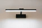 Kinkiet łazienkowy LED Lappa w kolorze czarnym, o długości 60 cm i mocy 14W. Posiada prostą, poziomą formę z wbudowanym źródłem światła, montowany na ścianie. Tło jest jasne, co podkreśla minimalistyczny design lampy.