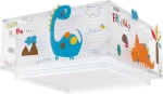 Plafon 2-punktowy z motywem dinozaurów w kolorach niebieskim i pomarańczowym. Na przezroczystym tle znajdują się rysunki dinozaurów, chmur, gór oraz teksty. Produkt zamontowany w pozycji poziomej, idealny do pokoju dziecięcego.