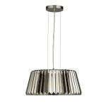 Lampa wisząca Tiara 5-punktowa w kolorze chromu z przydymionym kloszem. Posiada cylindryczny kształt z poziomymi, przeszklonymi elementami, zawieszona na cienkich żyłkach. Stworzona do nowoczesnych wnętrz, idealna do jadalni lub salonu.
