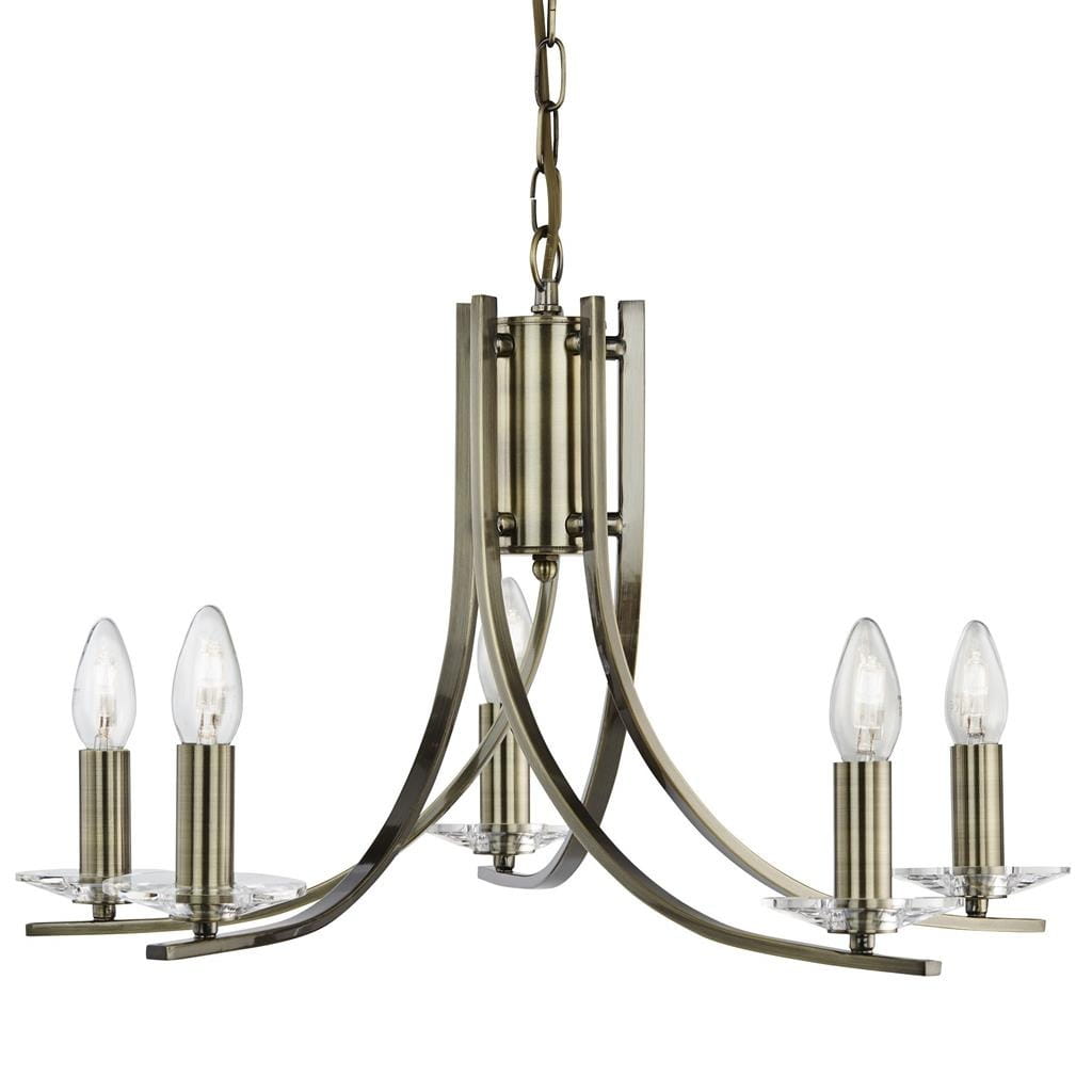 Lampa wisząca Ascona, 5-punktowa, w kolorze antycznego mosiądzu. Posiada eleganckie, łukowate ramiona oraz przezroczyste podstawki pod żarówki. Ujęcie z dołu, pokazujące całość konstrukcji oraz kształt kloszy. Idealna do nowoczesnych wnętrz.
