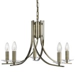 Lampa wisząca Ascona, 5-punktowa, w kolorze antycznego mosiądzu. Posiada eleganckie, łukowate ramiona oraz przezroczyste podstawki pod żarówki. Ujęcie z dołu, pokazujące całość konstrukcji oraz kształt kloszy. Idealna do nowoczesnych wnętrz.