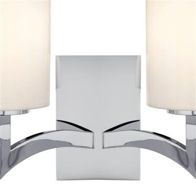 Kinkiet Gina 2-punktowy chrom 4992-2CC z chromowanym metalowym mocowaniem i dwoma okrągłymi kloszami w białym kolorze. Ujęcie frontalne, produkt zamontowany na ścianie, z eleganckim wykończeniem i nowoczesnym designem.