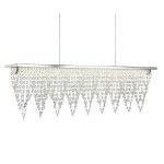 Lampa wisząca Drape LED 1-punktowa w kolorze chromu z przezroczystymi kryształkami w formie kaskady. Zawieszona na dwóch cienkich przewodach, prostokątna podstawa z wbudowanym oświetleniem LED. Idealna do nowoczesnych wnętrz.