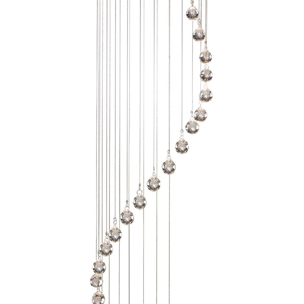 Lampa wisząca 5-punktowa w kolorze chromu z przezroczystymi kryształkami, zawieszona na cienkich żyłkach, układająca się w spiralny kształt. Widok z boku, ukazujący detale kryształów oraz ich rozmieszczenie.