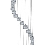 Lampa wisząca Ice Cube LED H300 z 20 punktami świetlnymi, chromowana, z przezroczystymi, sześciennymi kloszami. Klosze zawieszone na cienkich linkach, tworzą elegancki, opadający kształt. Idealna do nowoczesnych wnętrz.