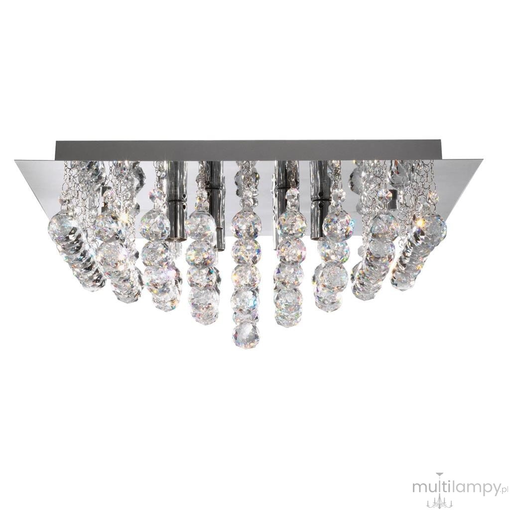 Lampa sufitowa Hanna 4-punktowa w kwadratowej, chromowanej obudowie. Posiada wiszące kryształowe elementy w różnych kształtach, które odbijają światło, tworząc efektowną iluminację. Ujęcie z dołu, z detalami na dekoracyjne zawieszenia.