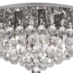 Lampa sufitowa Hanna 6-punktowa, okrągła, w kolorze chromu. Posiada szereg kryształowych akcentów, które odbijają światło, tworząc efektowną iluminację. Widoczna jest struktura metalowa oraz sześć miejsc na żarówki.