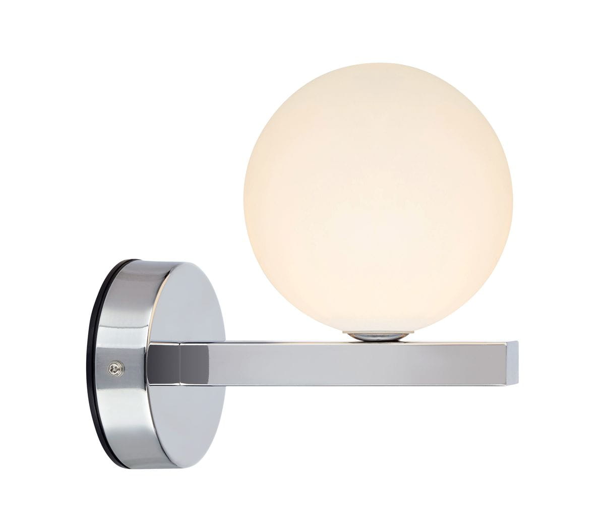 Kinkiet Stream 1-punktowy w kolorze chromu, z okrągłą, matową kloszem w białym kolorze. Montowany na ścianie, z prostą, metalową ramą. Wykończenie błyszczące. Produkt widoczny z boku.