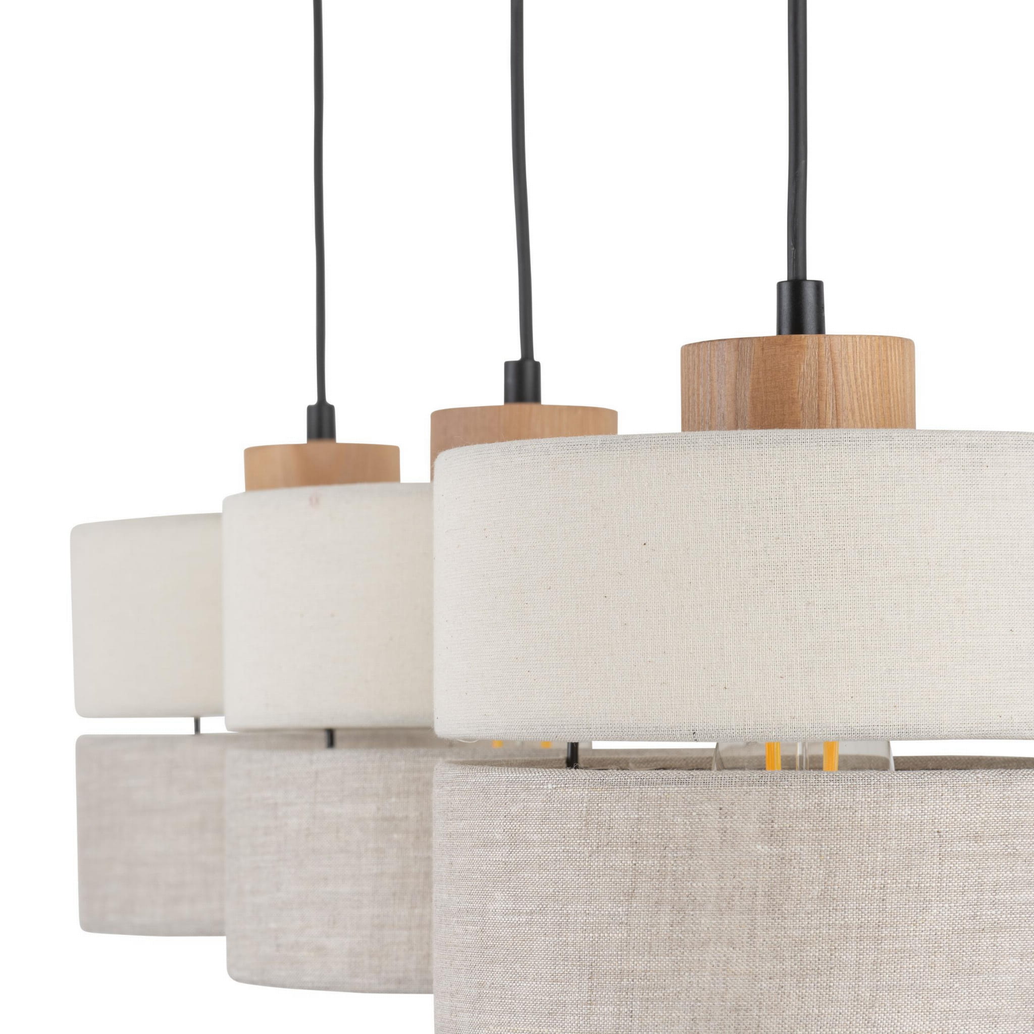Eco lampa wisząca 3-punktowa z trzema cylindrycznymi kloszami w jasnym i szarym odcieniu, z drewnianymi detalami u góry. Lampa zawieszona na czarnych przewodach, widok z przodu.