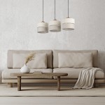 Eco lampa wisząca 3-punktowa z trzema okrągłymi kloszami w odcieniach beżu i szarości, zawieszona na czarnych przewodach. Lampa w nowoczesnej aranżacji nad jasną sofą na tle betonowej ściany, idealna do wnętrz w stylu skandynawskim.