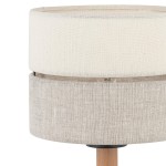 Eco lampa stołowa 1-punktowa 5596 z podwójnym kloszem w odcieniach jasnego beżu i naturalnego lnu. Ustawiona na drewnianej podstawie, z widocznym detalem mocowania. Klosze mają okrągły kształt i teksturowaną powierzchnię.