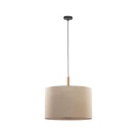 Lampa wisząca Deva Nature 1-punktowa 6107 w kształcie cylindrycznym, z materiałowym kloszem w odcieniu jasnobeżowym. Zawieszona na czarnym przewodzie z drewnianym uchwytem, umieszczona na białym tle.