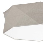 Plafon sufitowy Kantoor w kolorze beżowym, o geometrycznym kształcie z teksturowanej tkaniny, montowany na suficie. Posiada cztery punkty świetlne, z białym, lekko matowym kloszem na spodzie. Ujęcie z góry, ukazujące detale struktury materiału.
