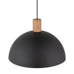 Lampa wisząca Oslo 1-punktowa w kolorze czarnym z matowym wykończeniem. Posiada drewniany element mocujący u góry. Kształt półkulisty, zawieszona na cienkim przewodzie. Idealna do nowoczesnych aranżacji wnętrz.