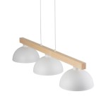 Lampa wisząca Oslo 3-punktowa z białymi, półprzezroczystymi kloszami w kształcie kopuły, zawieszona na drewnianej belce. Ujęcie z przodu, ukazujące wszystkie trzy klosze i ich zawieszenie. Tło jednolite, jasne.