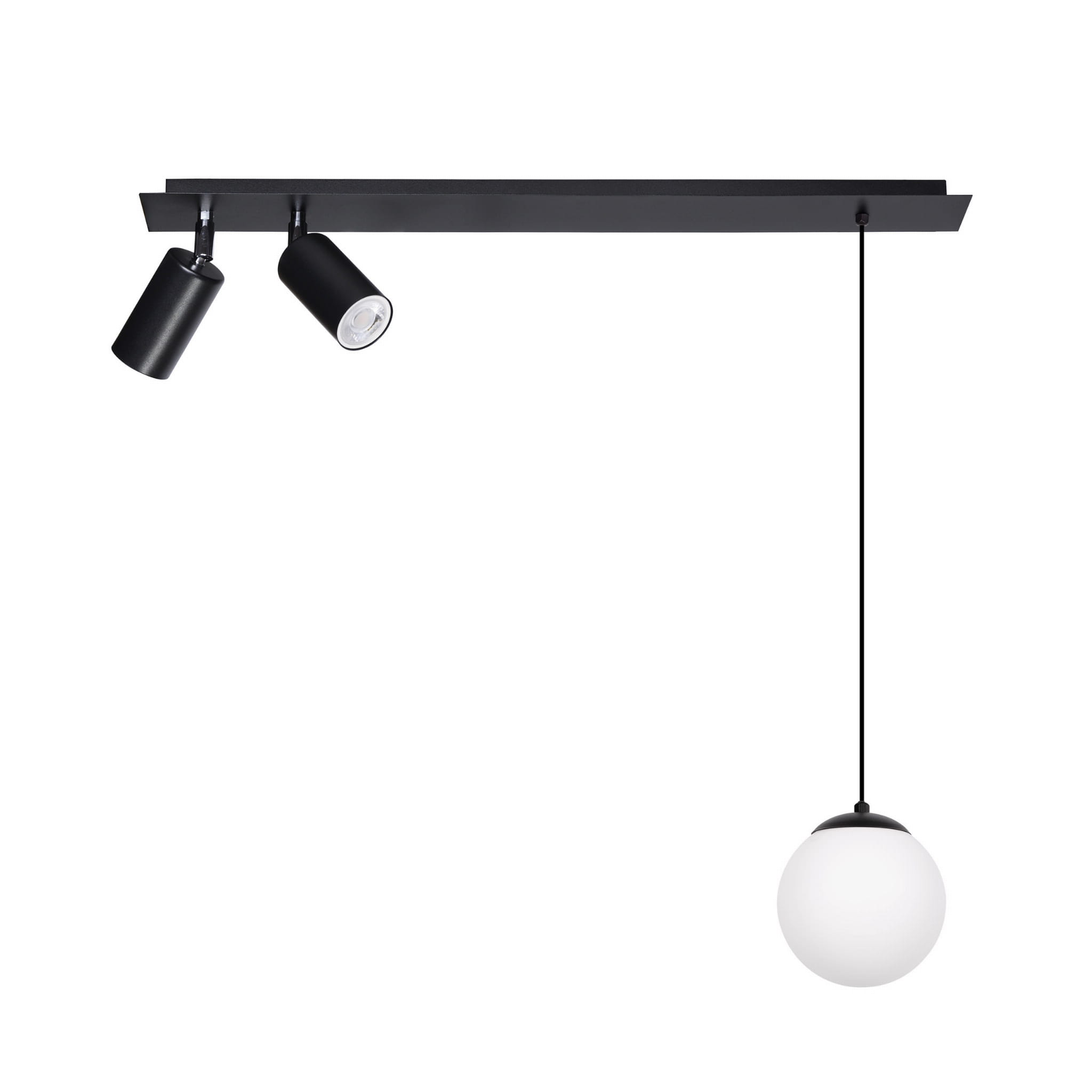 Lampa wisząca Albio 3-punktowa w kolorze czarnym. Składa się z dwóch ruchomych reflektorów oraz kulistego źródła światła z mlecznego szkła, zawieszonego na cienkim przewodzie. Produkt zamontowany na prostokątnej, czarnej podstawie.
