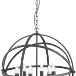 Czarna lampa wisząca Orbit 6-punktowa z metalowej konstrukcji w kształcie kopuły. Widoczne sześć miejsc na żarówki, przezroczyste klosze, łańcuch mocujący. Lampa zawieszona w pionie, idealna do nowoczesnych wnętrz.