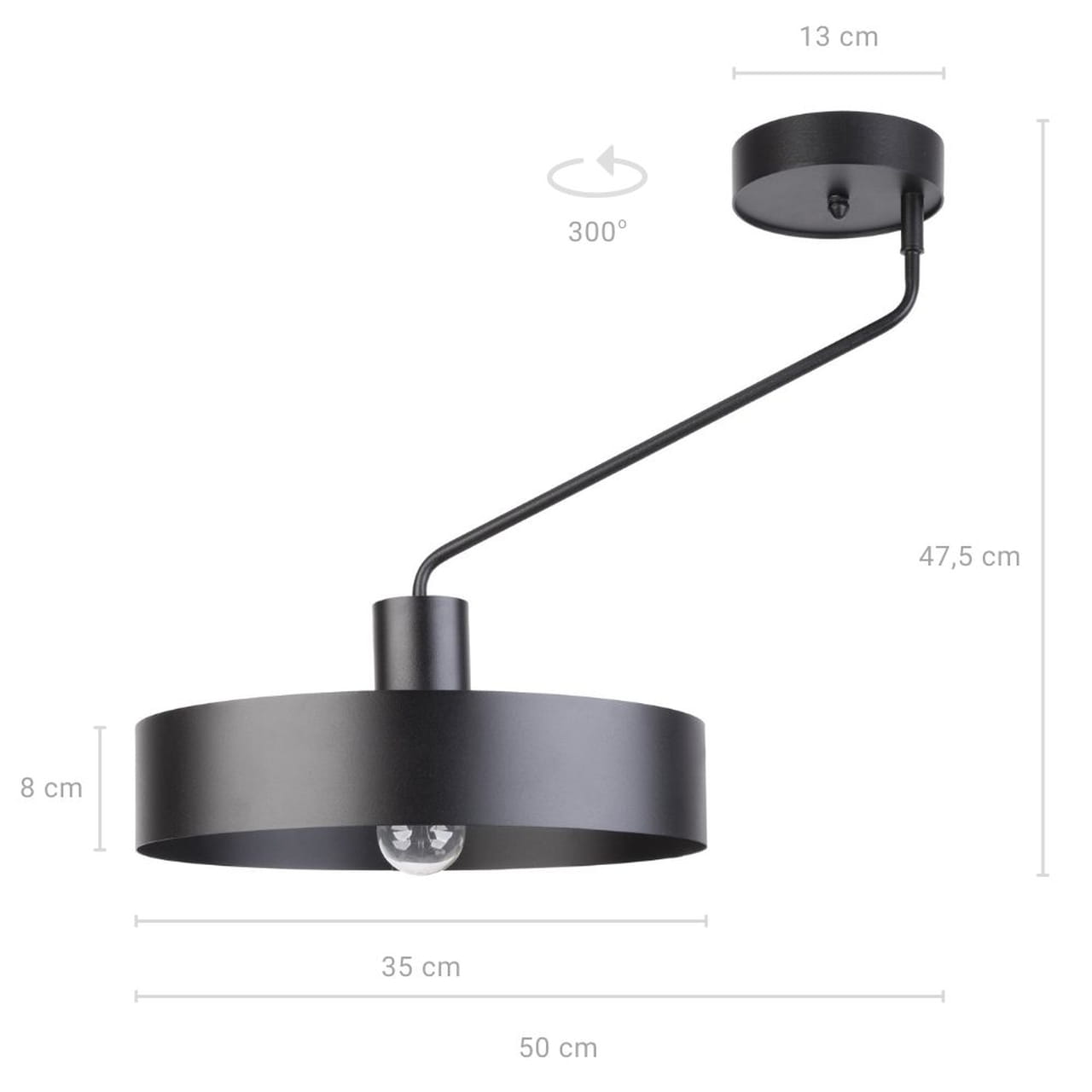 Czarna lampa sufitowa 1-punktowa Jumbo, z metalowym kloszem o średnicy 35 cm i wysokości 8 cm. Zamontowana na cienkim ramieniu, zawieszona na wysokości 47,5 cm, z możliwością obrotu o 300°. Prosta konstrukcja, idealna do nowoczesnych wnętrz.