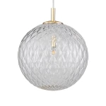 Lampa wisząca Cadix D30 w kształcie szklanej kuli, z przezroczystego szkła z diamentowym wzorem. Złoty uchwyt montażowy. Wisi na cienkim przewodzie, prezentując nowoczesny design. Idealna do aranżacji wnętrz.