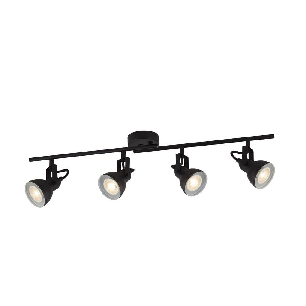 Czarna lampa sufitowa (spot) Focus z czterema punktami świetlnymi, montowana na prostokątnej podstawie. Reflektory mają okrągły kształt, regulowane uchwyty i jasne źródła światła. Ujęcie frontalne, na białym tle.