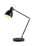 Czarna lampa biurkowa z jednopunktowym źródłem światła, metalowy klosz o zaokrąglonym kształcie, regulowany stalowy ramion, okrągła baza. W kolorze czarnym z elementami w odcieniu mosiądzu, ustawiona w pozycji stojącej.