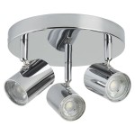 Trzypunktowa lampa sufitowa Rollo LED w chromowanej obudowie. Okrągła podstawa z metalicznym wykończeniem, trzy reflektory o okrągłym kształcie, skierowane w różnych kierunkach. Lampa montowana na suficie, idealna do nowoczesnych wnętrz.