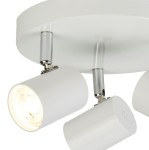 Biała lampa sufitowa Rollo LED z trzema punktami świetlnymi, zamontowana na okrągłej podstawie. Spoty mają cylindryczny kształt i są wykończone na wysoki połysk. Widać metalowe elementy mocujące w kolorze chromu.