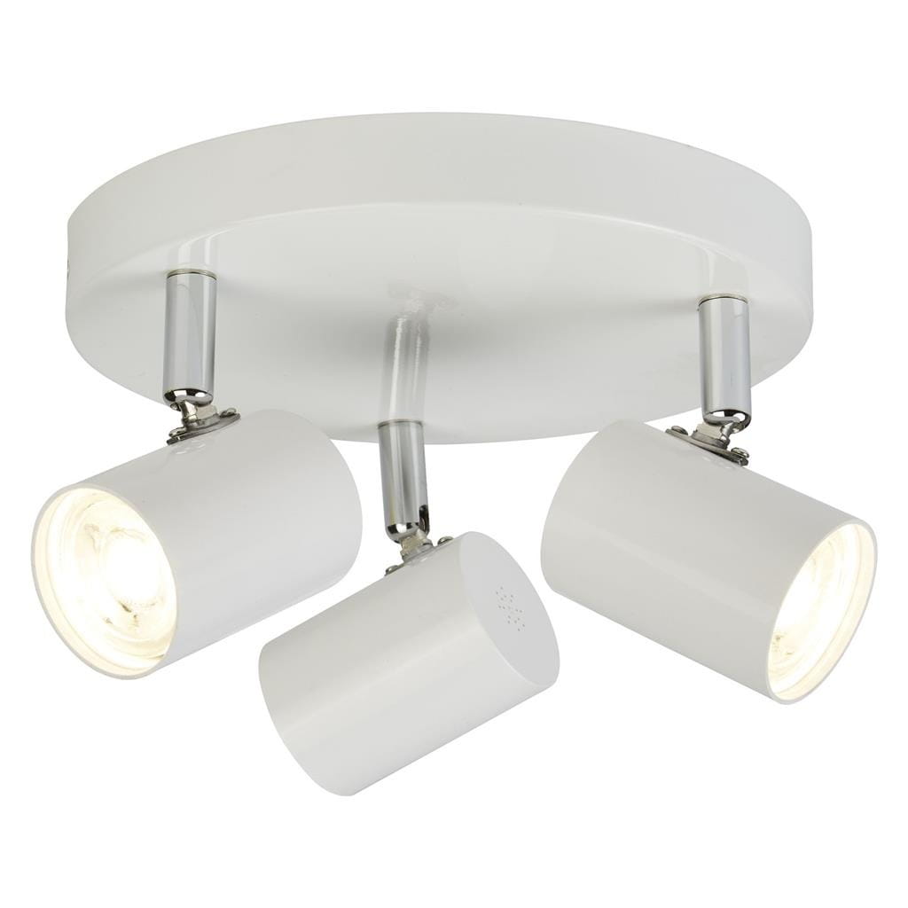 Biała lampa sufitowa Rollo LED 3-punktowa, z okrągłą podstawą. Trzy ruchome klosze w kształcie cylindrów, wykonane z metalu, z chromowanymi detalami. Ujęcie z góry, ukazujące wszystkie elementy i ich rozmieszczenie.