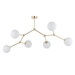 Lampa sufitowa Fairy 6-punktowa w kolorze złotym z sześcioma matowymi, białymi kulami. Produkt zawieszony na centralnym mocowaniu, z rozłożonymi ramionami. Stylowy design idealny do nowoczesnych wnętrz.