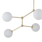 Lampa sufitowa Fairy 6-punktowa w kolorze złotym z białymi, okrągłymi kloszami z matowego szkła. Produkt zawieszony, widoczny z góry, pokazujący połączenia metalowe i kształt ramy.