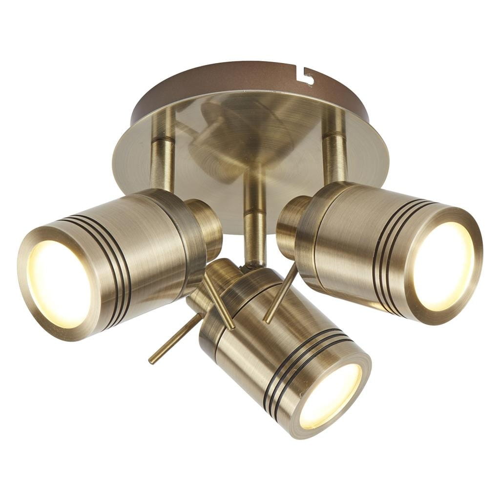 Lampa sufitowa Samson IP44 w kolorze antycznego mosiądzu z trzema punktami świetlnymi. Konstrukcja z metalowymi reflektorami z ozdobnymi paskami. Ujęcie frontalne, montaż sufitowy, nowoczesny design.