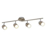 Lampa sufitowa Samson IP44, 4-punktowa, w kolorze satynowego srebra. Składa się z czterech metalowych reflektorów umieszczonych na prostokątnej listwie. Reflektory są lekko skierowane w dół, a całość jest zamontowana na okrągłej podstawie.