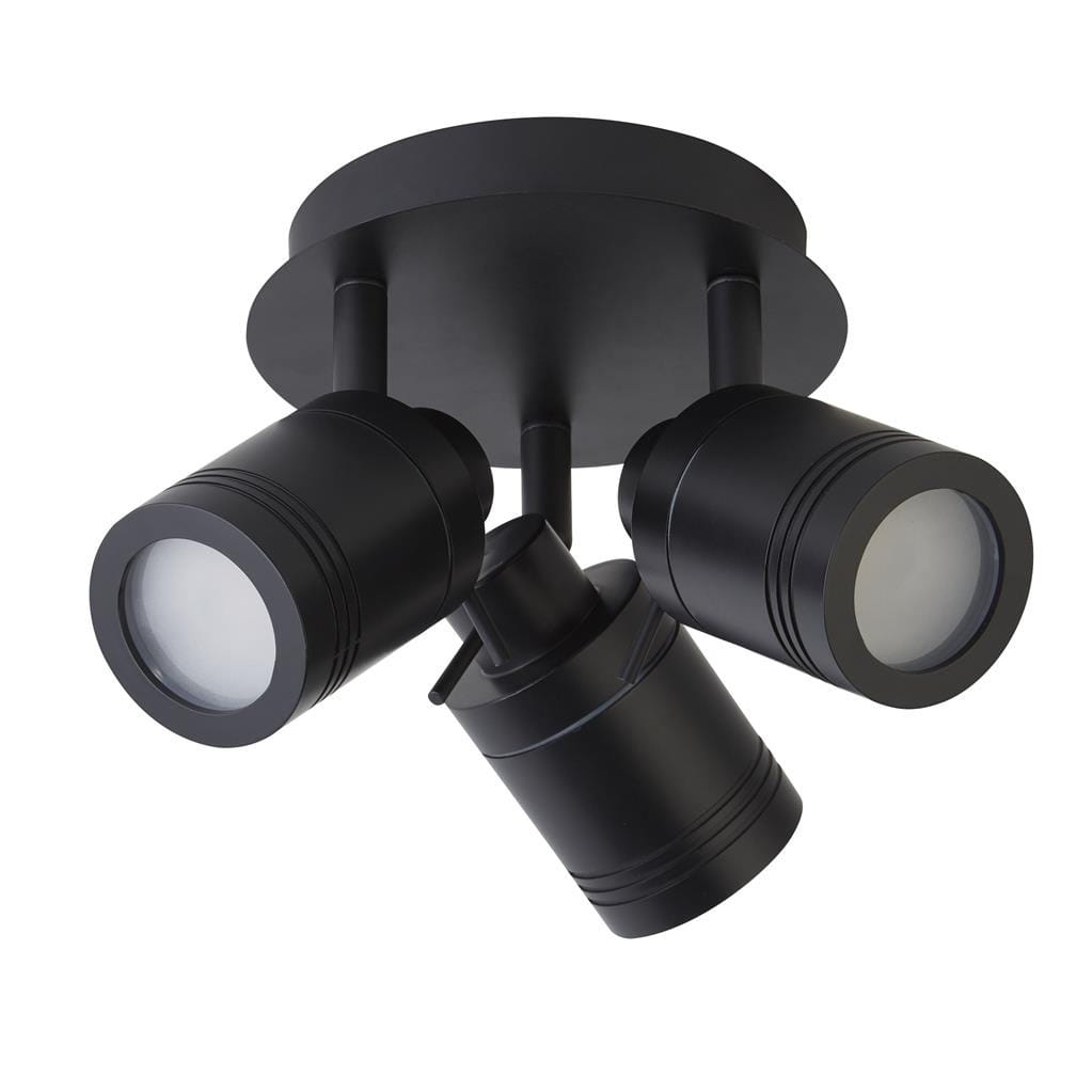 Czarna lampa sufitowa Samson IP44 z trzema punktami świetlnymi. Korpus okrągły, z regulowanymi reflektorami. Materiał metalowy, matowa powierzchnia. Ujęcie z dołu, ukazujące całość lampy oraz detale mocowania.