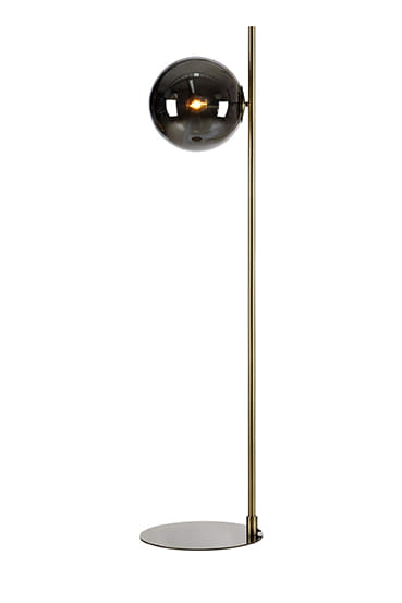 Lampa podłogowa Dione 1-punktowa w kolorze mosiądzu z dymioną kulą. Ma smukły, prosty kształt z okrągłą podstawą. Kula lampy wisząca na cienkim ramieniu, zapewnia nowoczesny wygląd. Widoczna żarówka w środku.