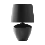Czarna lampa stołowa Fiord 1-punktowa o eleganckim, kulistym kształcie z ceramiczną podstawą i matowym kloszem. Ujęcie frontalne, stojąca na płaskiej powierzchni, idealna do nowoczesnych wnętrz.