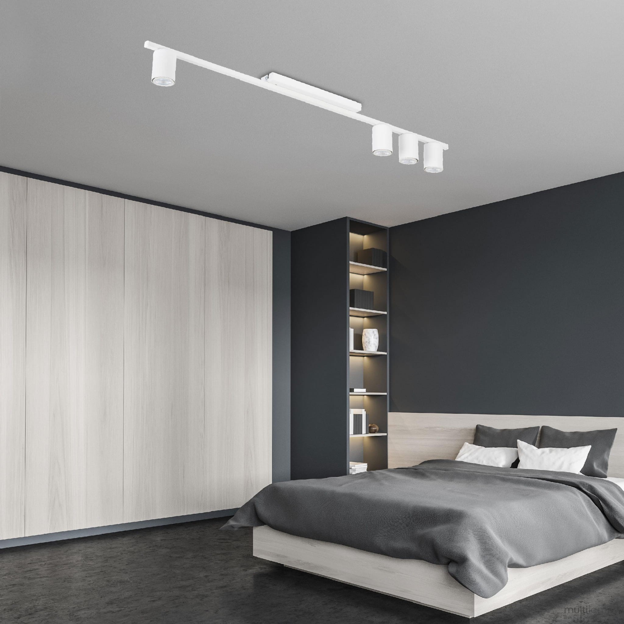 Lampa sufitowa Logan White 4-punktowa w kolorze białym, montowana na suficie w prostokątnej obudowie, z czterema okrągłymi punktami świetlnymi. Widok z dołu w nowoczesnej sypialni z szarym łóżkiem i drewnianymi akcentami na tle.