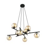 Lampa wisząca Essa 8-punktowa w kolorze czarnym i miodowym, z szklanymi kulami. Ułożona w dynamiczny sposób, z widocznymi żarówkami. Wisi na cienkich przewodach, z metalowym stelażem, na jasnym tle. Idealna do nowoczesnych wnętrz.