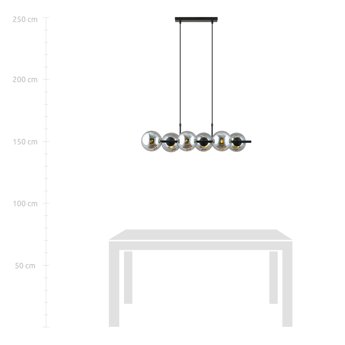 Lampa wisząca Rory 6-punktowa w kolorze czarnym i grafitowym, z sześcioma kulistymi kloszami na metalowej konstrukcji. Produkt zawieszony na dwóch linkach, idealny do jadalni lub salonu, z białym stołem w tle.