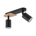 Czarna lampa sufitowa Cover Wood z dwoma punktami świetlnymi, z metalowymi cylindrami i drewnianą podstawą. Ujęcie z boku, prezentujące nowoczesny design i połączenie materiałów. Idealna do oświetlenia wnętrz.