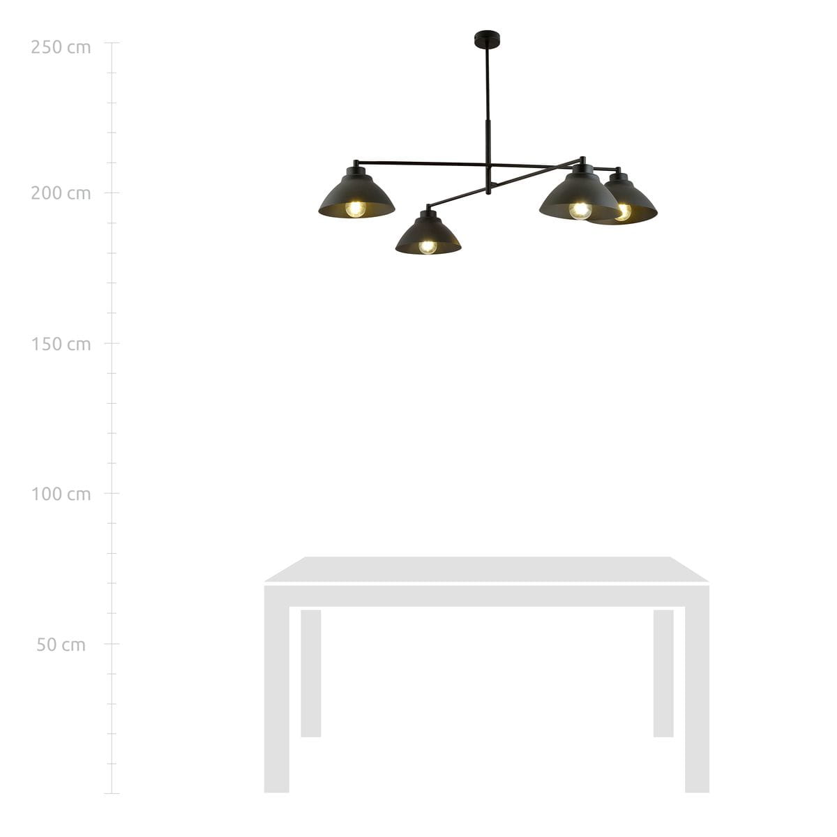 Czarna lampa wisząca Maverick 4-punktowa z metalowymi kloszami w kształcie stożków. Ujęcie z boku, zawieszona na długim, prostym przewodzie. Idealna do nowoczesnych wnętrz, przeznaczona do oświetlenia stołu lub przestrzeni roboczej.