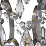 Belle IP44 lampa sufitowa 1-punktowa w kolorze chromu, z widocznymi kryształowymi dekoracjami w różnych kształtach. Elementy o przezroczystej fakturze, zawieszone na metalowej konstrukcji. Ujęcie z bliska ukazujące detale kryształów.