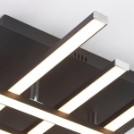Matrix LED lampa sufitowa 6-punktowa w kolorze czarnym, z prostokątnymi, metalowymi ramionami. Lampa zamontowana na suficie, z widocznymi źródłami światła LED o jasnym blasku, tworząca nowoczesny efekt oświetleniowy.