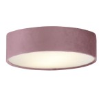 Plafon 2-punktowy Drum 2 D38 w kolorze różowym, o okrągłym kształcie, z matową, welurową fakturą. Produkt zamontowany w pozycji poziomej, z białym kloszem wewnętrznym, emitującym światło. Tło jednolite.