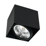 Czarna lampa sufitowa Plaza 1-punktowa, w formie kwadratowej, z błyszczącym reflektorem. Ujęcie z boku, ukazujące lampę w pozycji zamontowanej, z widocznym źródłem światła w środku. Elegancki design, idealna do nowoczesnych wnętrz.
