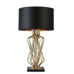 Lampa stołowa Ethan 1-punktowa w złotym kolorze z czarnym abażurem. Podstawa o dekoracyjnym, falistym kształcie z metalu, na kwadratowej podstawie. Abażur wykonany z materiału, zapewniający ciepłe światło.