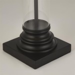 Lampa stołowa Pedestal 1-punktowa w kolorze czarnym z kremowym kloszem. Stojąca, z okrągłą podstawą i eleganckimi detalami. Wykonana z metalu i szkła, idealna do nowoczesnych wnętrz. Klosz przezroczysty, prezentujący źródło światła.