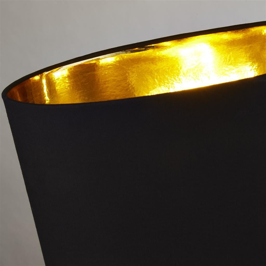 Lampa stołowa Chloe 1-punktowa w kolorze antycznej miedzi i czerni. Widoczny czarny klosz z wewnętrzną złotą powłoką, podkreślającą ciepłe światło. Ujęcie z bliska, ukazujące detal wykończenia klosza.