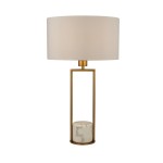Lampa stołowa Claire 1-punktowa z złotą metalową podstawą w kształcie prostokąta, z okrągłym, białym abażurem oraz marmurowym detalem u podstawy. Ujęcie frontalne, stojąca na jednolitym tle.