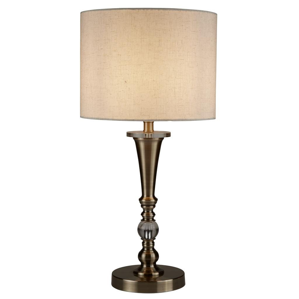 Lampa stołowa Oscar 1-punktowa w antycznym mosiądzu, z okrągłą podstawą i smukłym, zwężającym się korpusem. Posiada tekstylny klosz w jasnym kolorze, który rozprasza światło, idealna do aranżacji wnętrz.